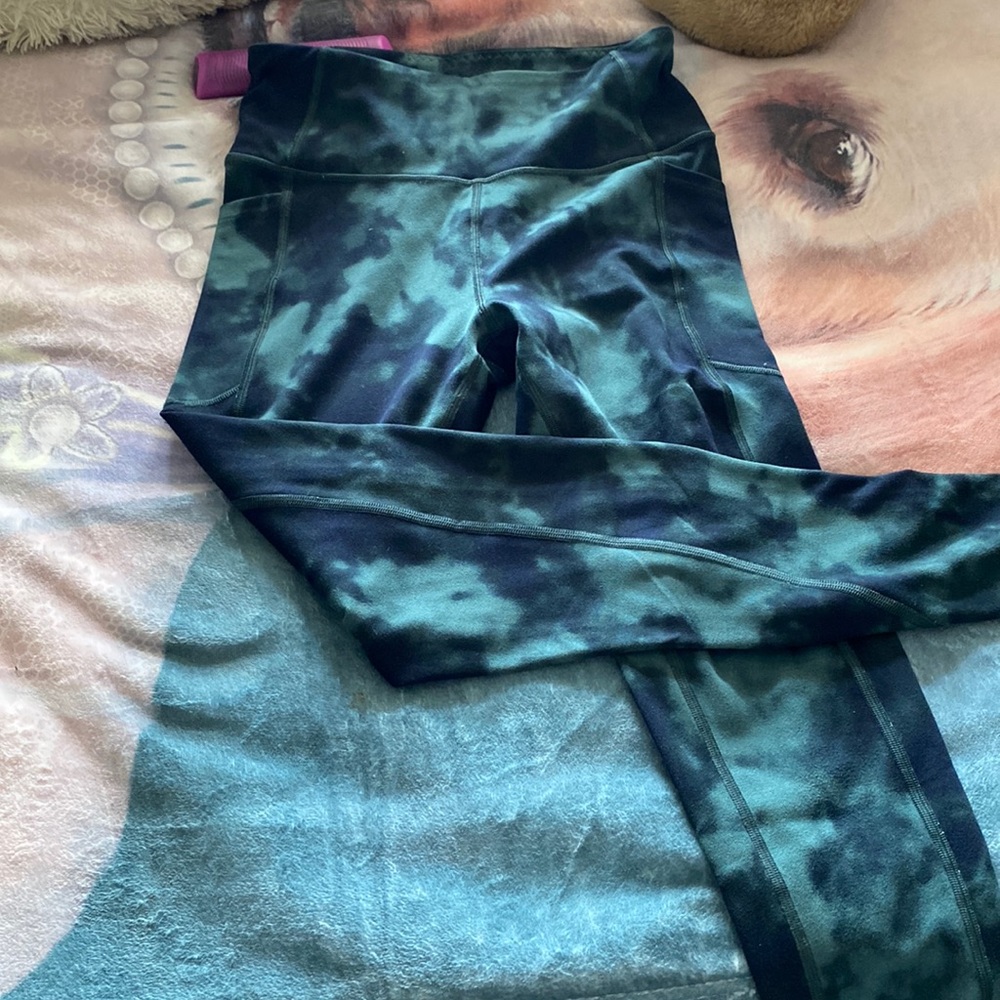 Victoria Secret Green and Black 7/8 length Leggings